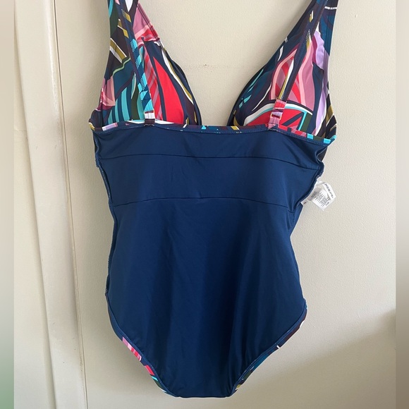 NWOT Women's Molded-Cup One-Piece Printed Plunge V-Neck Swimsuit size 14 - Picture 6 of 12